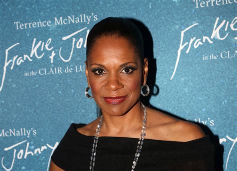 Audra McDonald Scolds Audience Member for Snapping Pic。